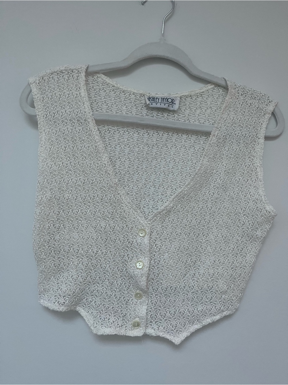 Ashley Taylor Petites Vintage Cropped Cream knit vest